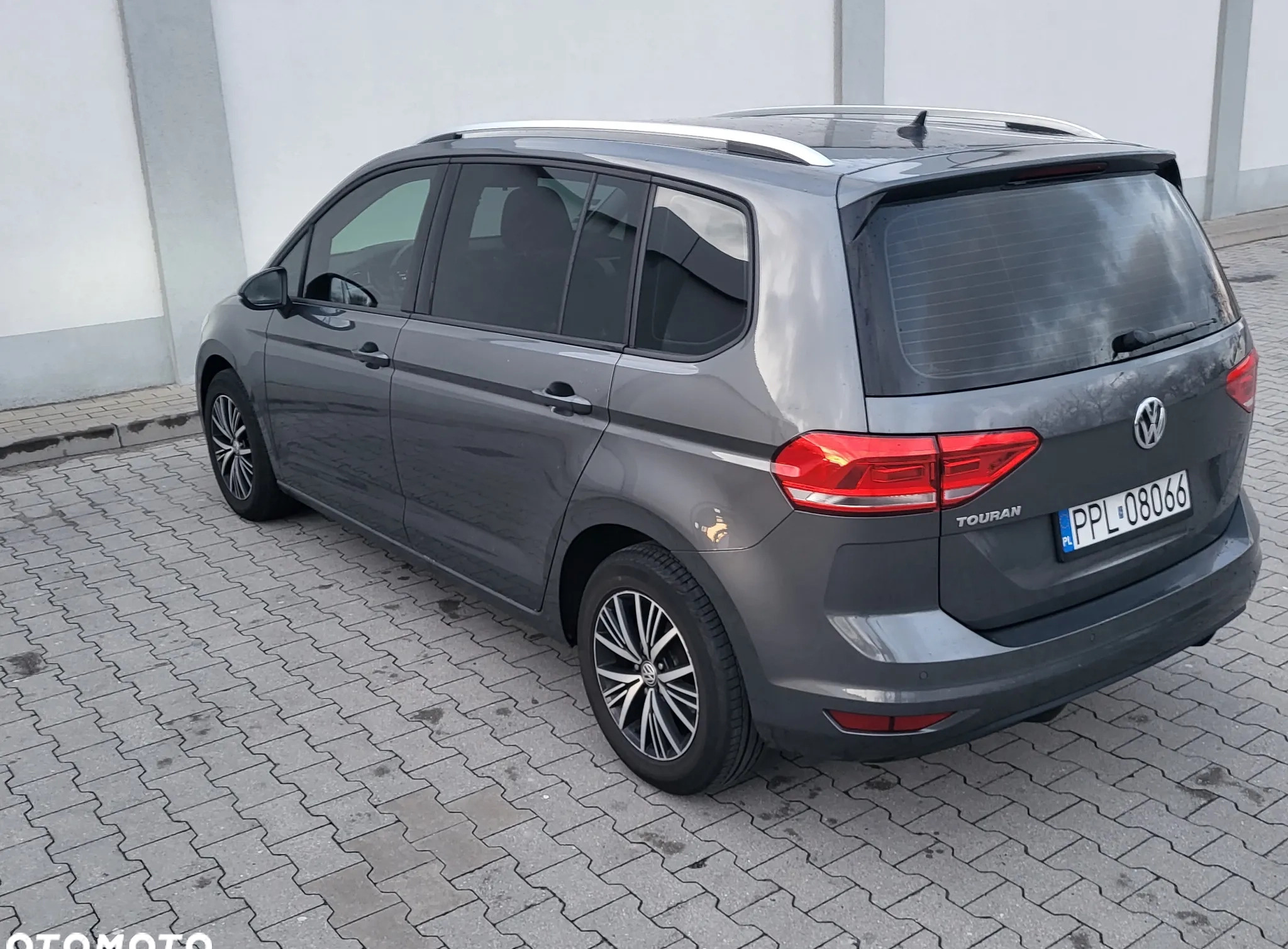 Volkswagen Touran cena 59000 przebieg: 82752, rok produkcji 2018 z Pleszew małe 92